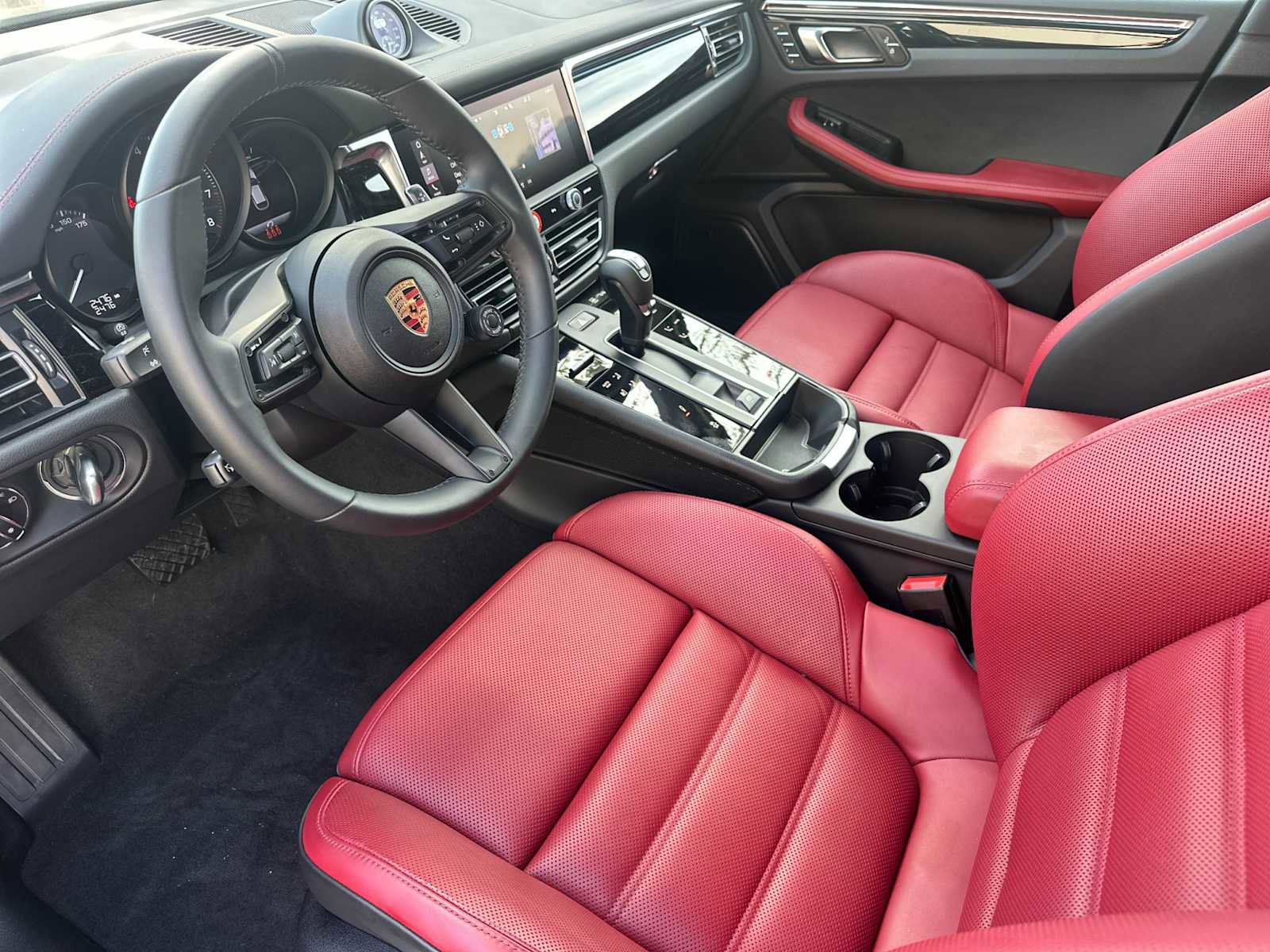 Used 2025 Porsche Macan Turbo image 4