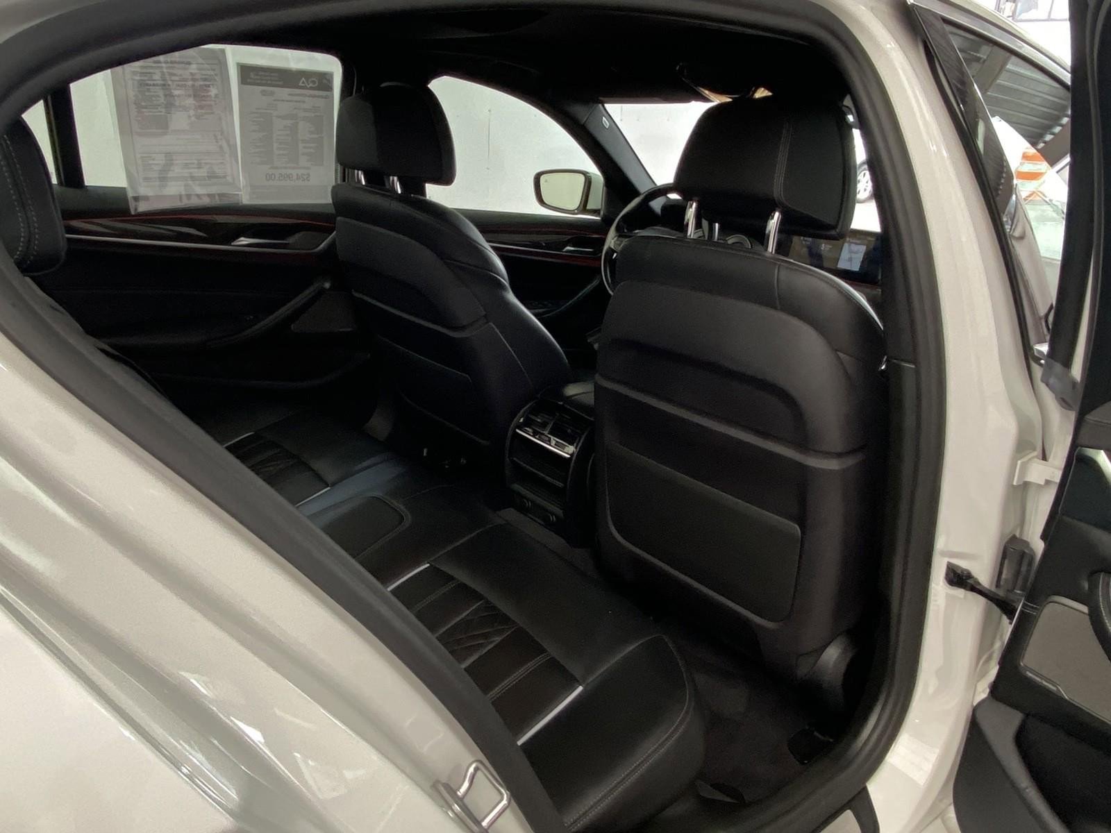 Used 2018 BMW 540i xDrive image 13