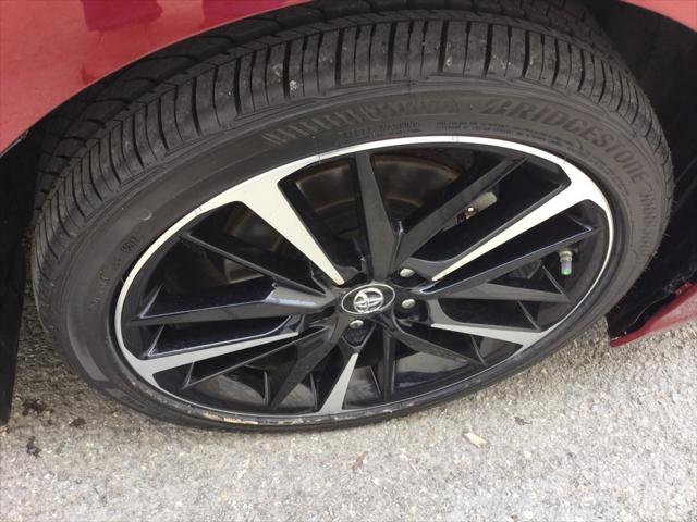 Certified 2018 Toyota Camry XSE FWD image 29