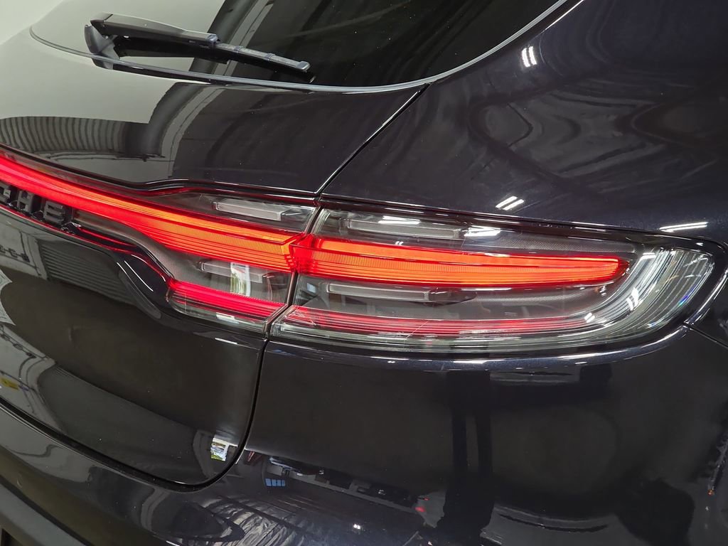 Used 2025 Porsche Macan image 30