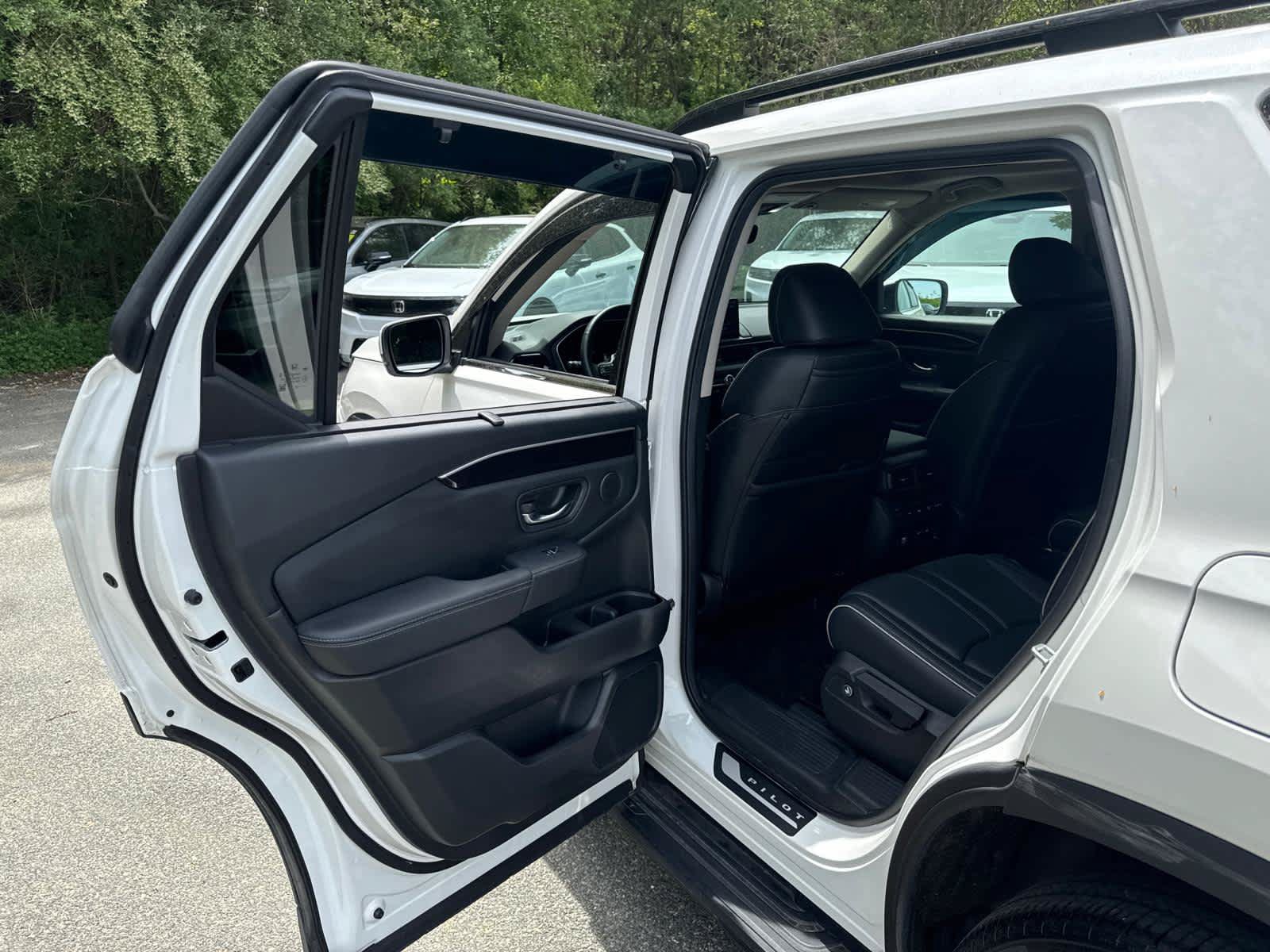 Used 2025 Honda Pilot Elite image 28