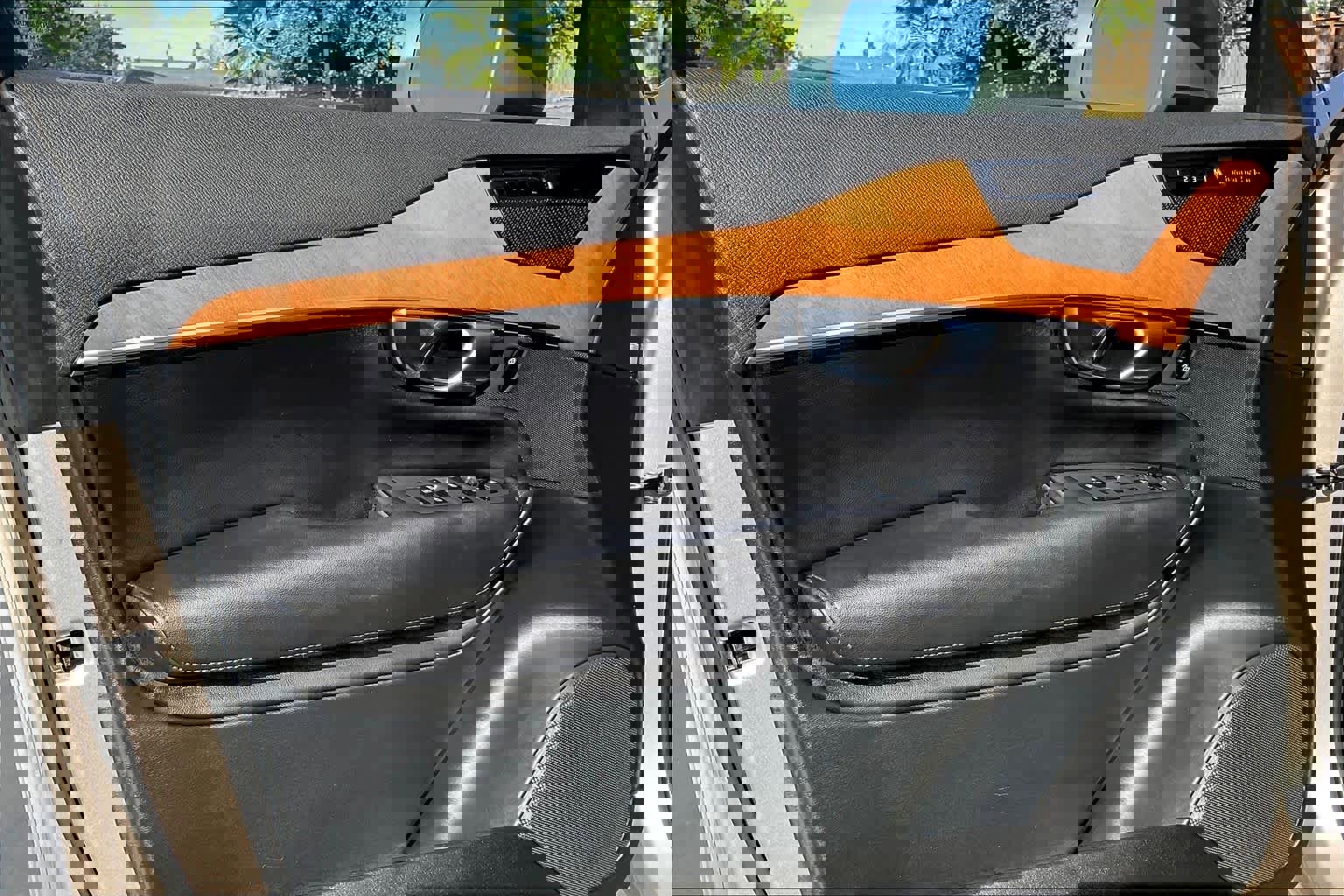 Used 2023 Volvo XC90 T8 Plus w/ Protection Package image 26