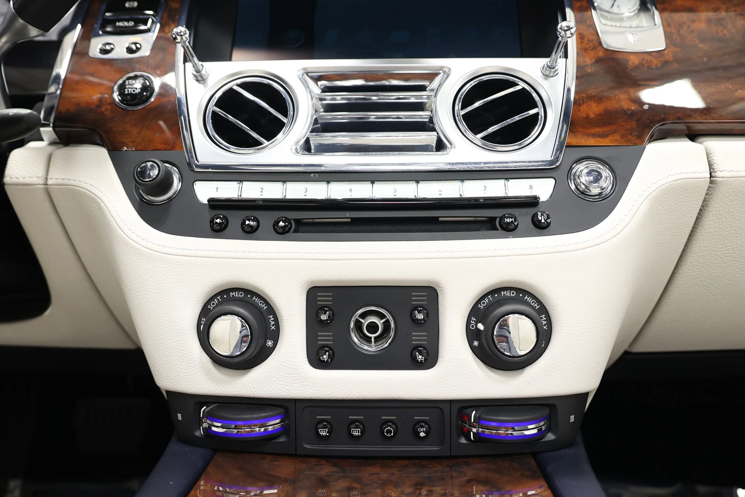 Used 2015 Rolls-Royce Ghost image 46