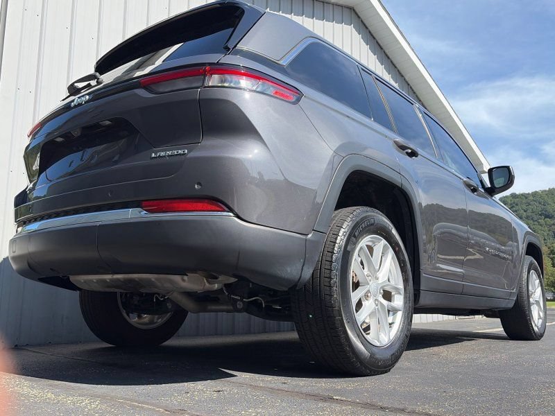 Used 2023 Jeep Grand Cherokee Laredo X AWD/4WD image 9