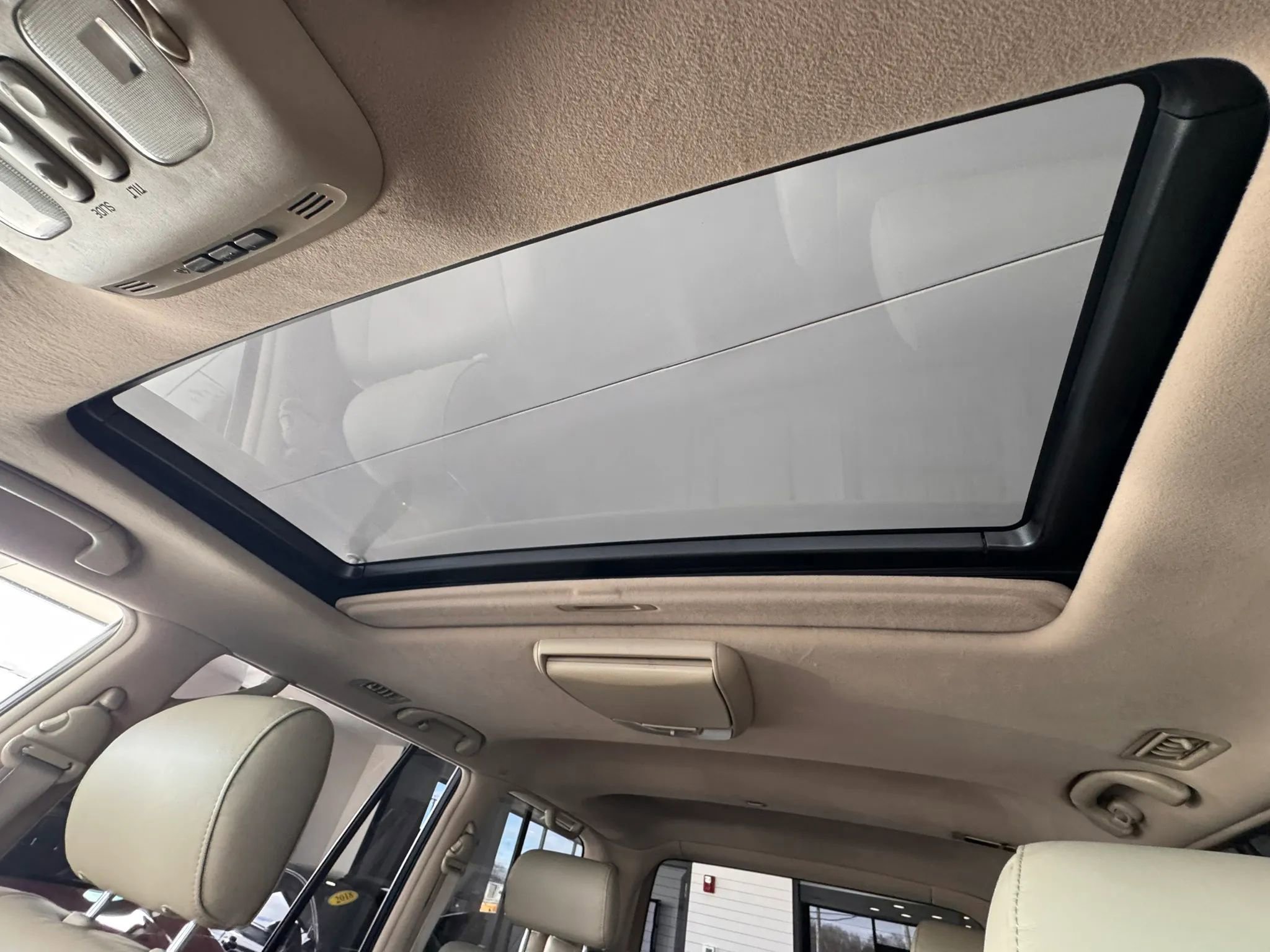 Used 2004 Lexus LX 470 4WD image 39