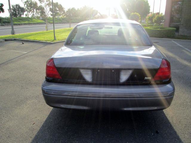 Used 2011 Ford Crown Victoria Police Interceptor w/ Radio Suppression Pkg image 5