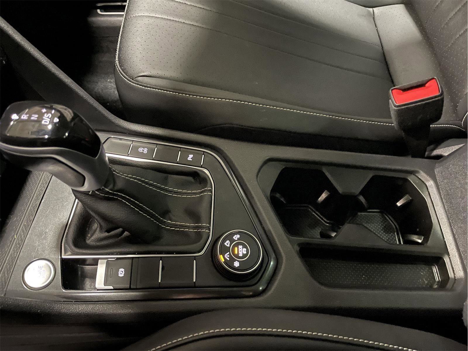 Used 2023 Volkswagen Tiguan SE R-Line image 29