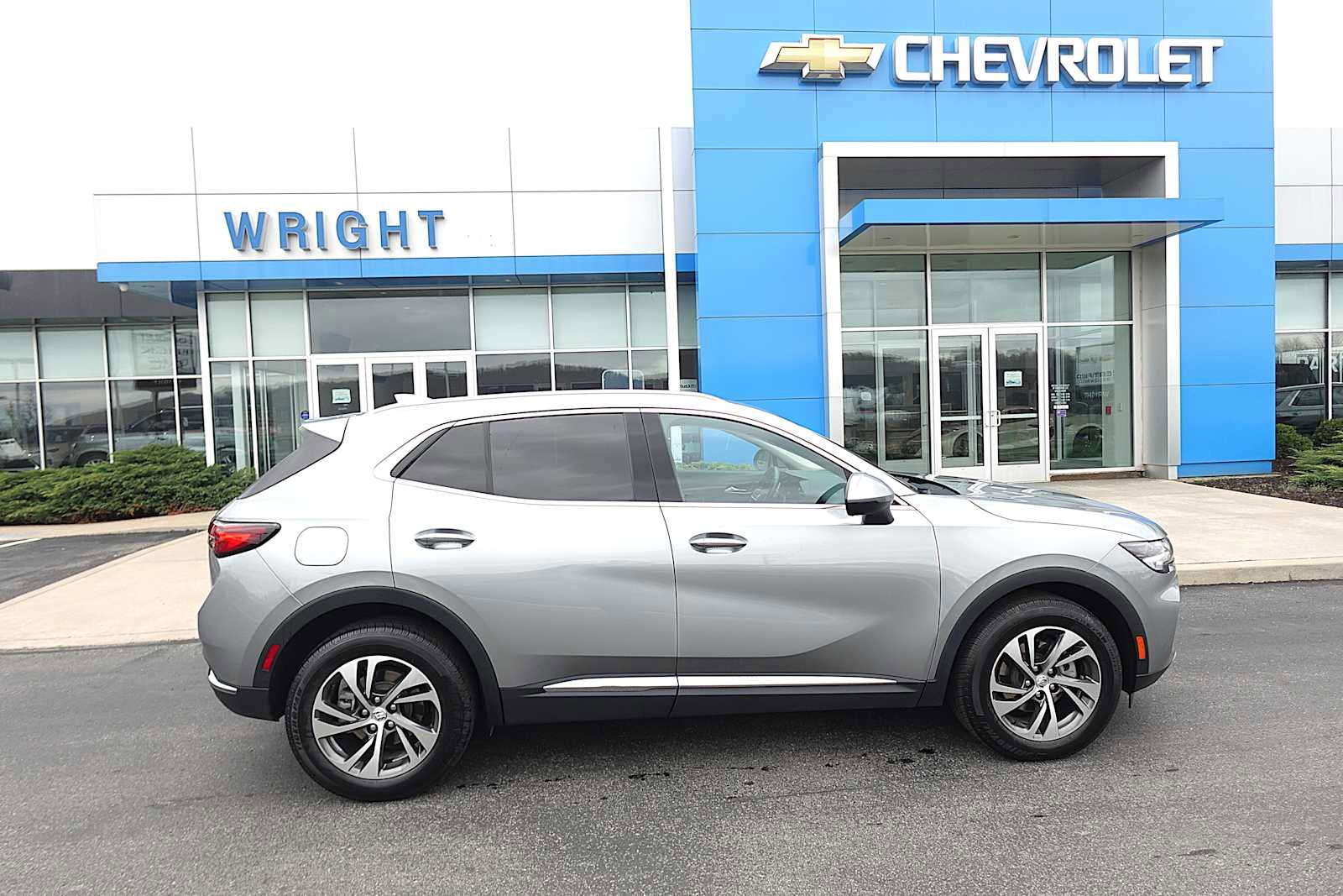 Used 2023 Buick Envision Essence image 2