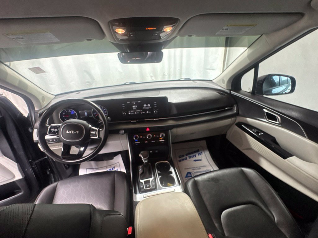 Used 2023 Kia Carnival LX FWD image 30