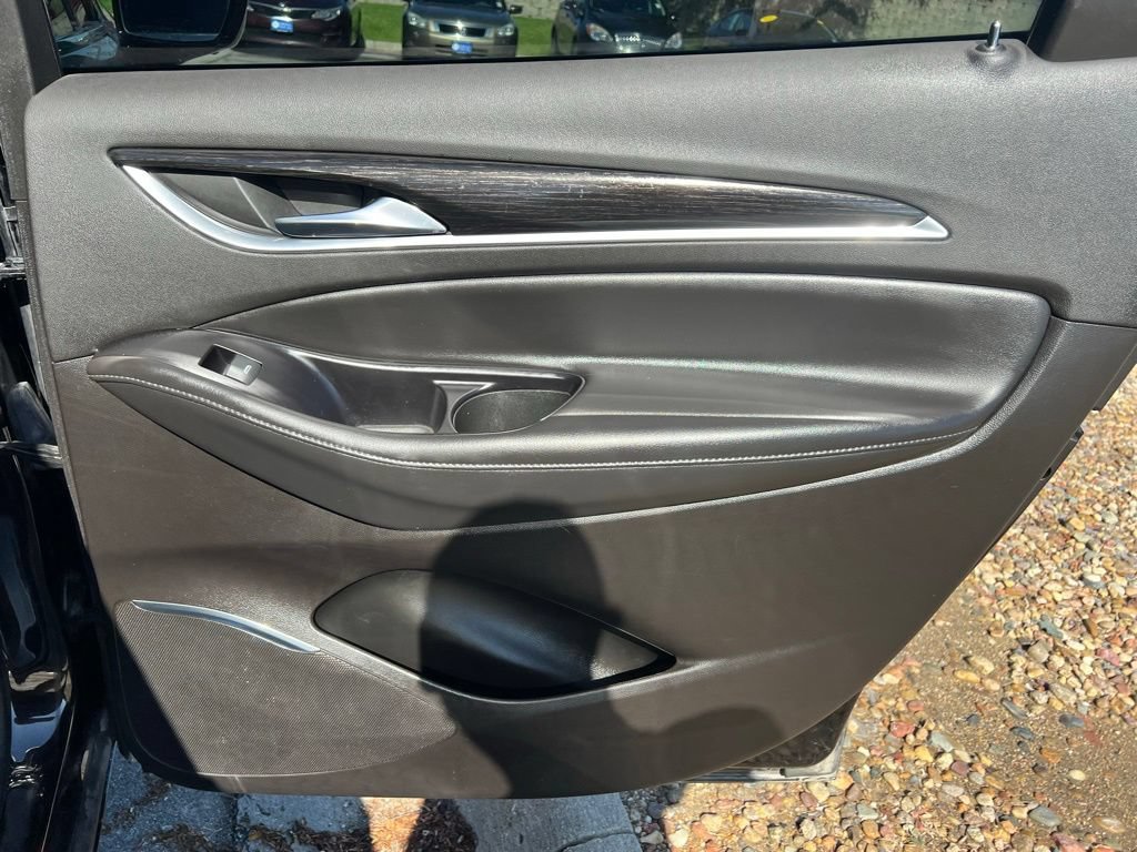 Used 2020 Buick Enclave Avenir w/ Avenir Technology Package AWD/4WD image 29