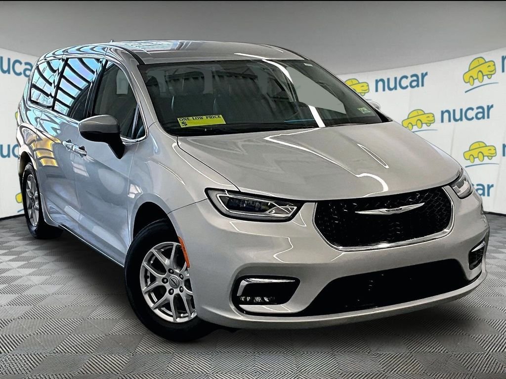 Used 2023 Chrysler Pacifica Touring-L