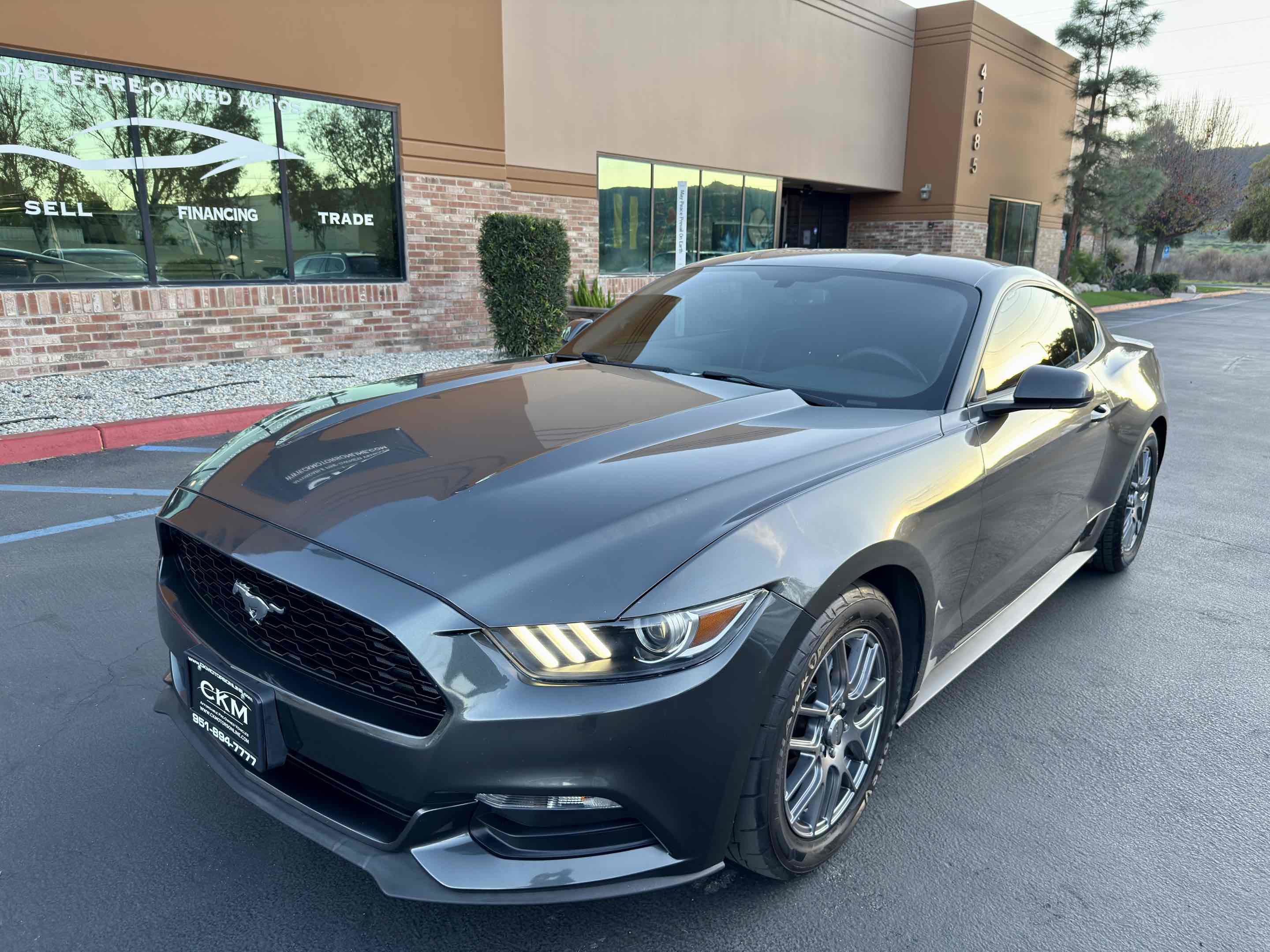Used 2017 Ford Mustang Coupe RWD image 4
