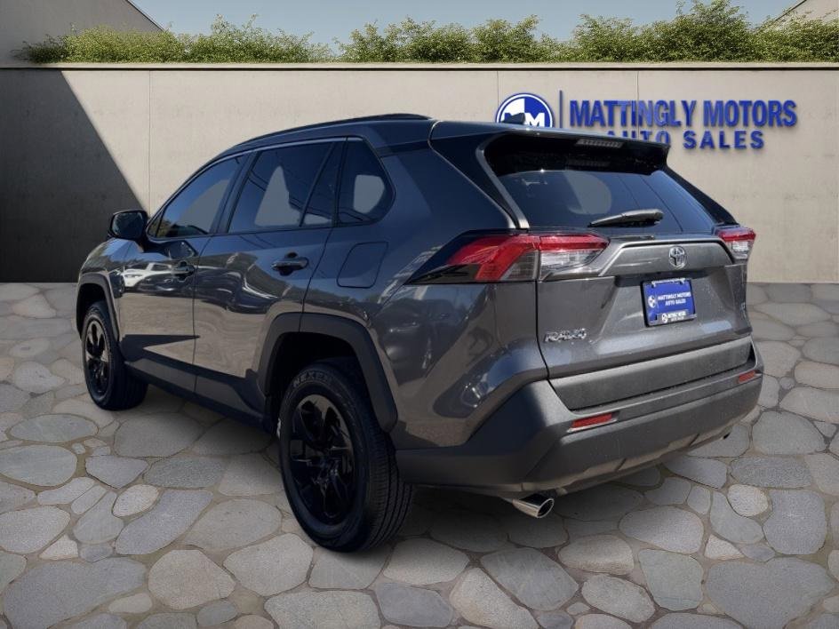 Used 2019 Toyota RAV4 LE image 5