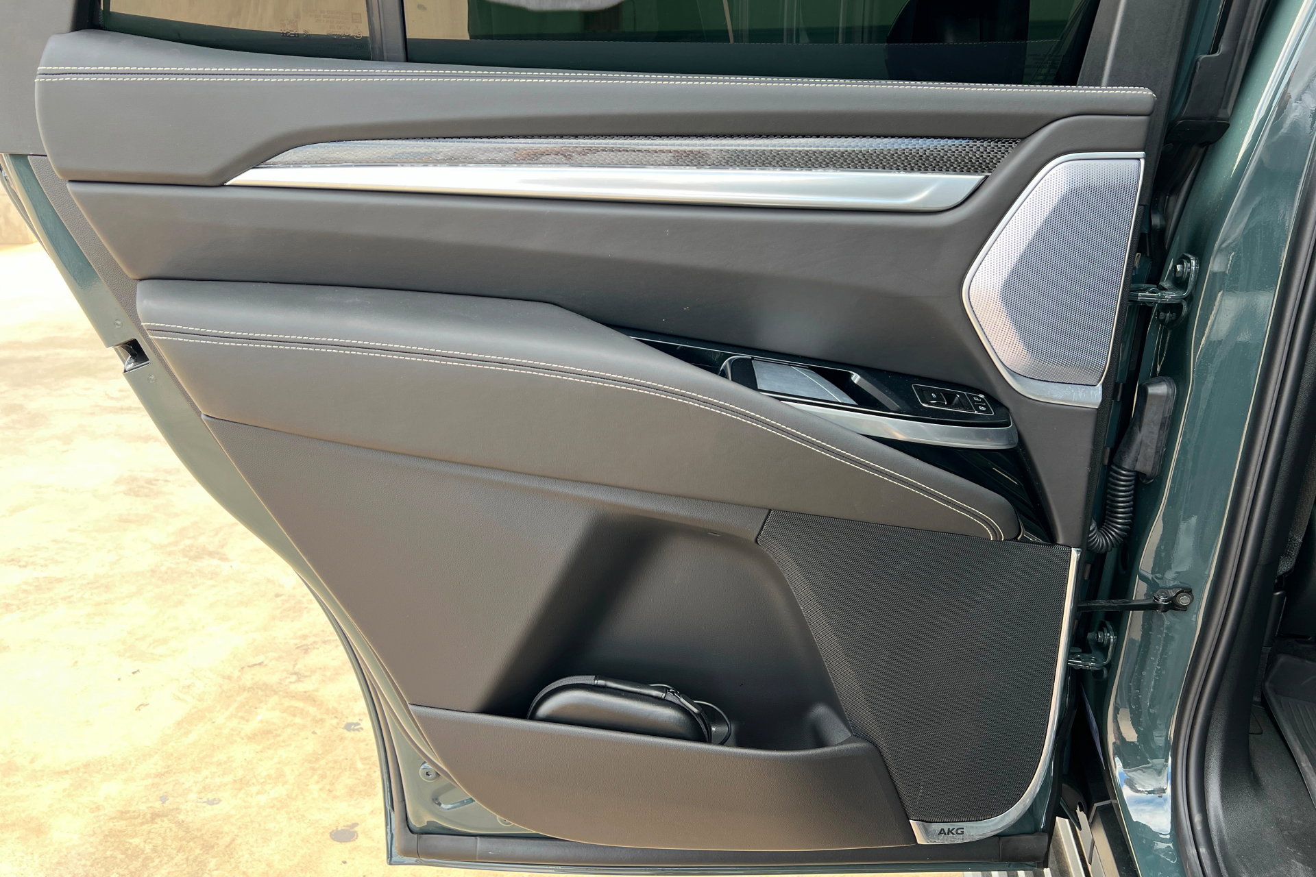 Certified 2025 Cadillac Escalade V w/ LPO, ONYX Package AWD/4WD image 19