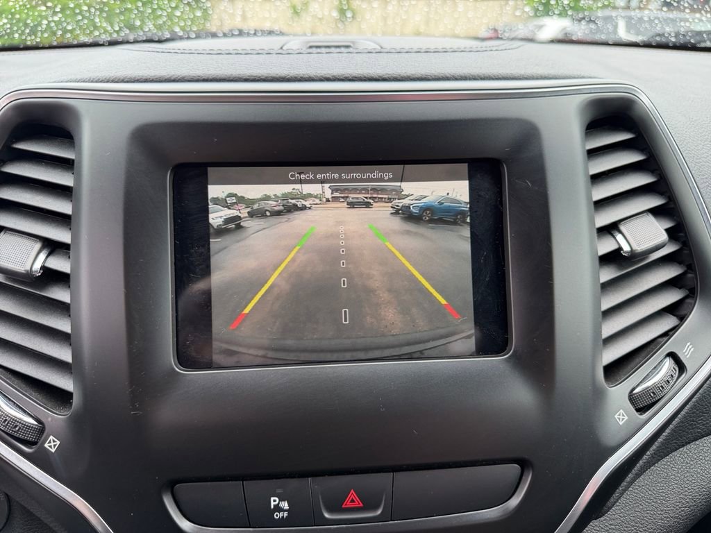 Used 2019 Jeep Cherokee Latitude Plus AWD/4WD image 18