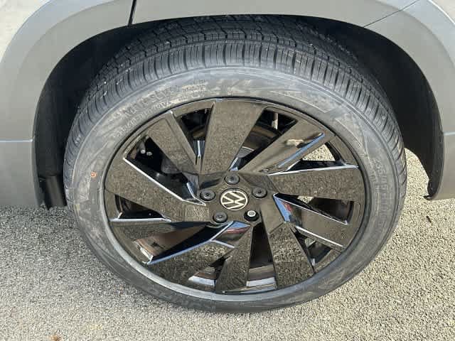 Used 2023 Volkswagen Taos SEL w/ Black Wheel Package AWD/4WD image 5