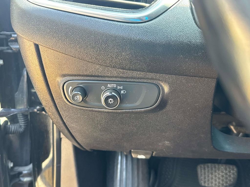 Used 2019 Chevrolet Equinox LS w/ LS Convenience Package FWD image 21