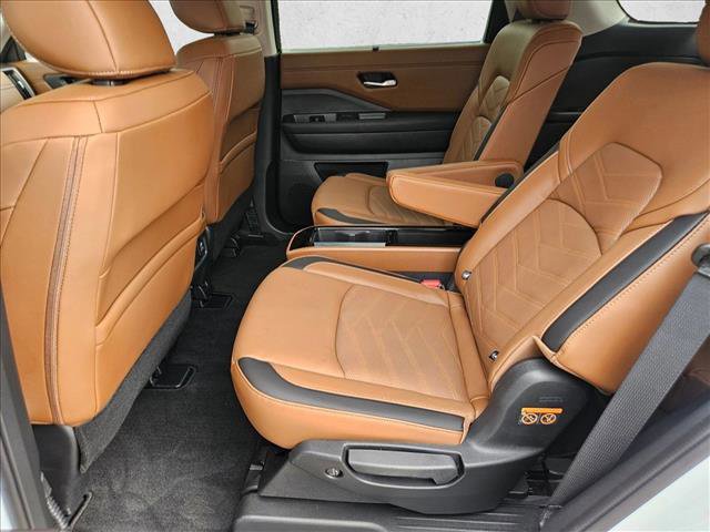 Used 2025 Nissan Pathfinder Platinum image 20