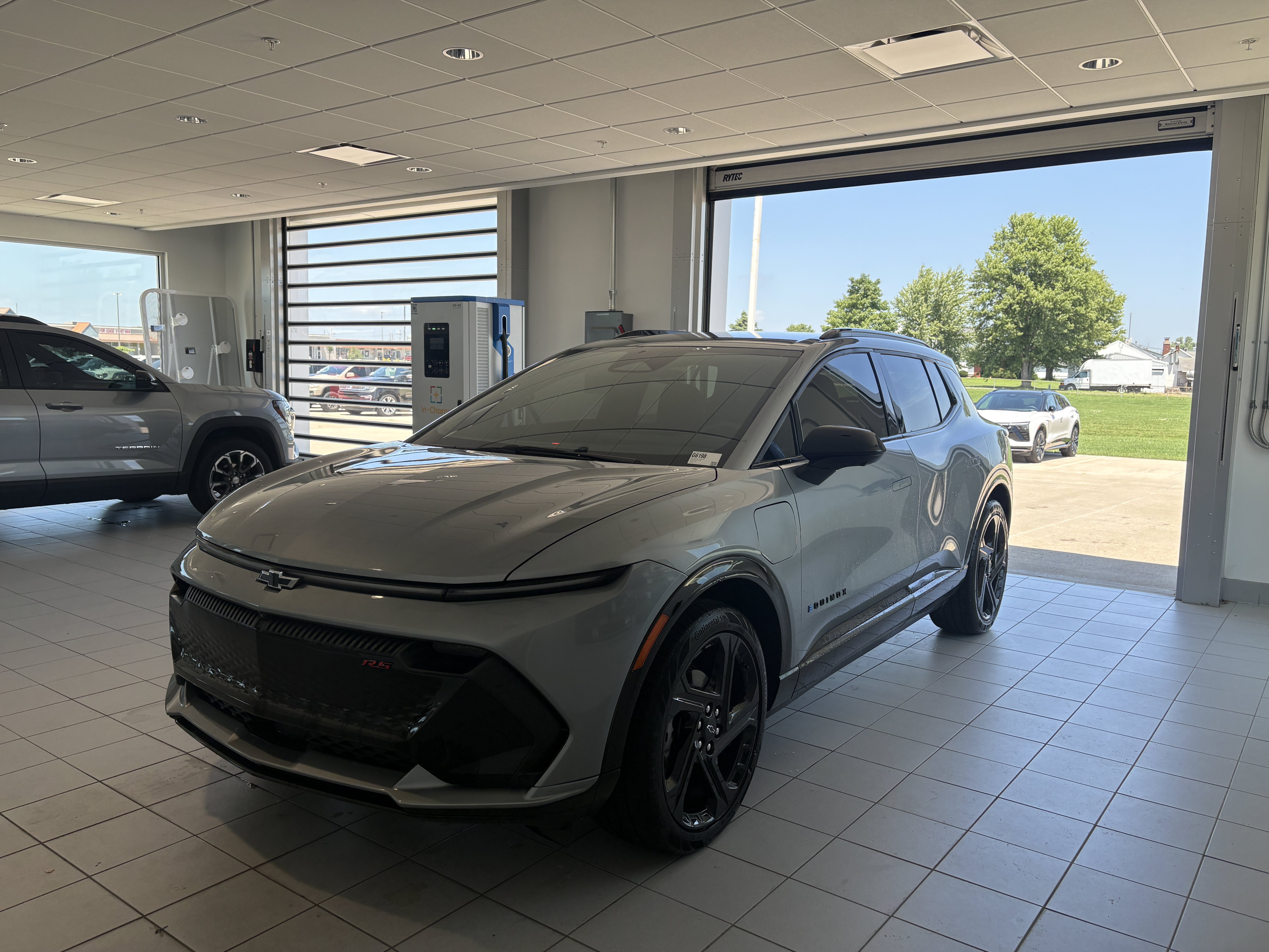 Used 2025 Chevrolet Equinox EV RS FWD image 6