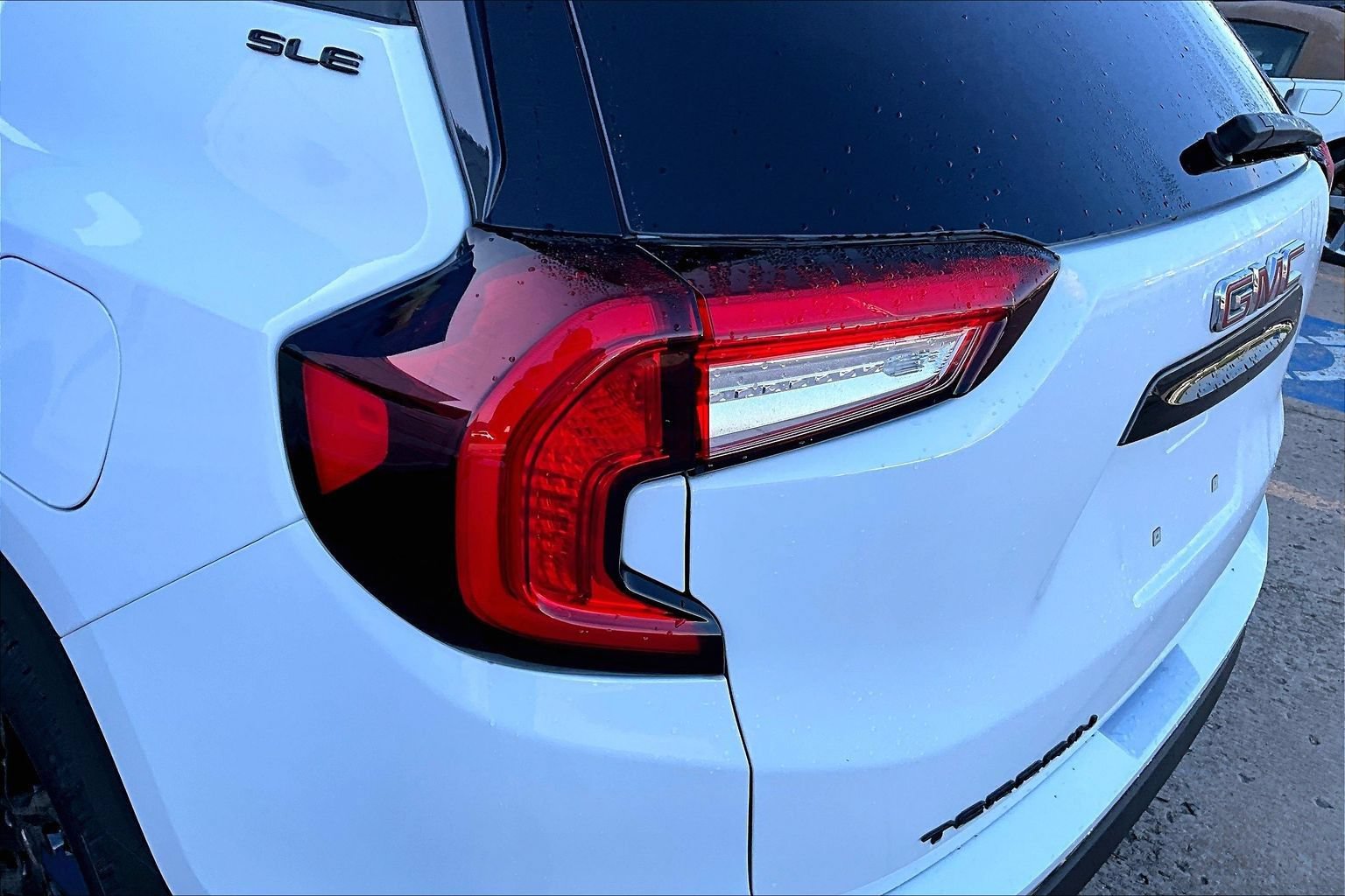 Used 2024 GMC Terrain SLE w/ Elevation Edition FWD image 31