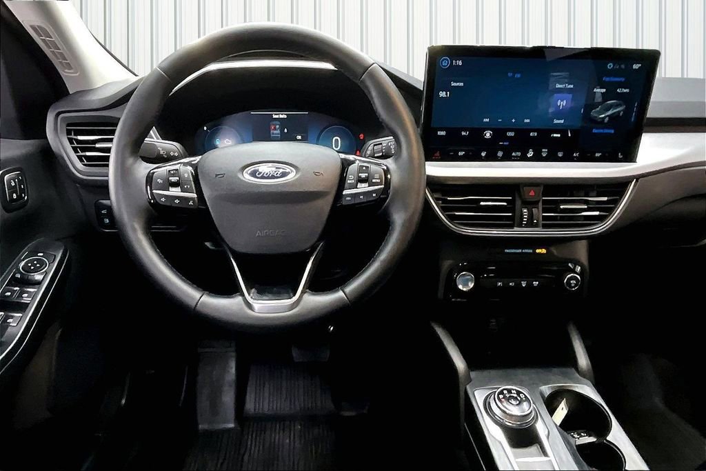 Used 2025 Ford Escape SE w/ PHEV Premium Package image 8