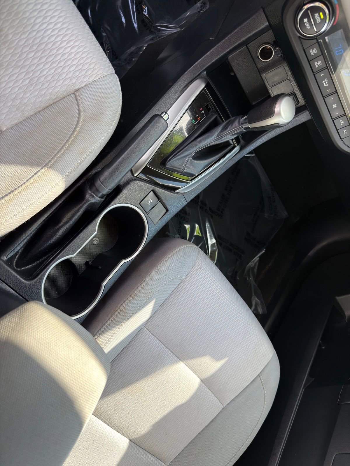 Used 2014 Toyota Corolla LE image 22