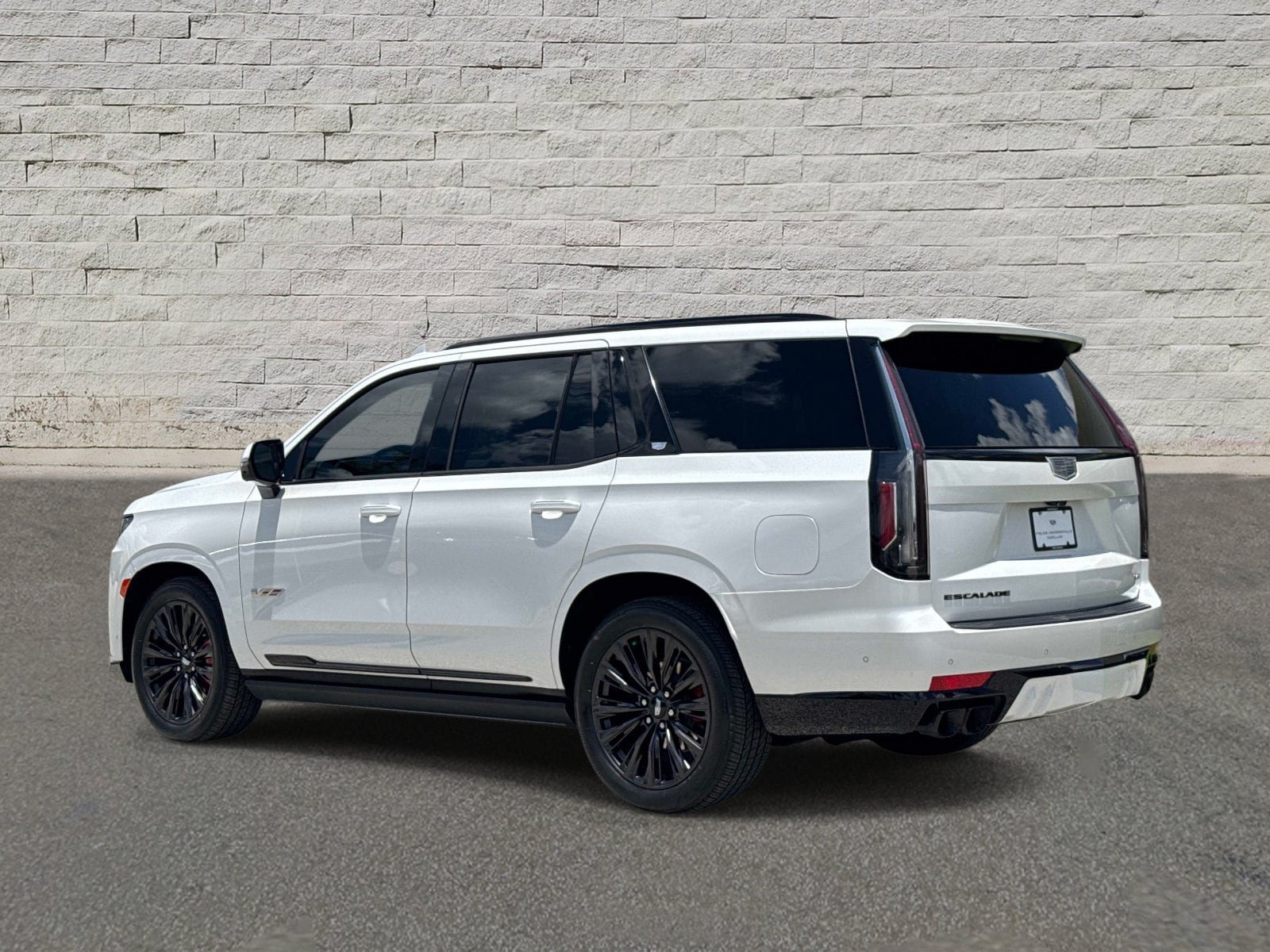 Certified 2024 Cadillac Escalade V w/ LPO, ONYX Package AWD/4WD image 3