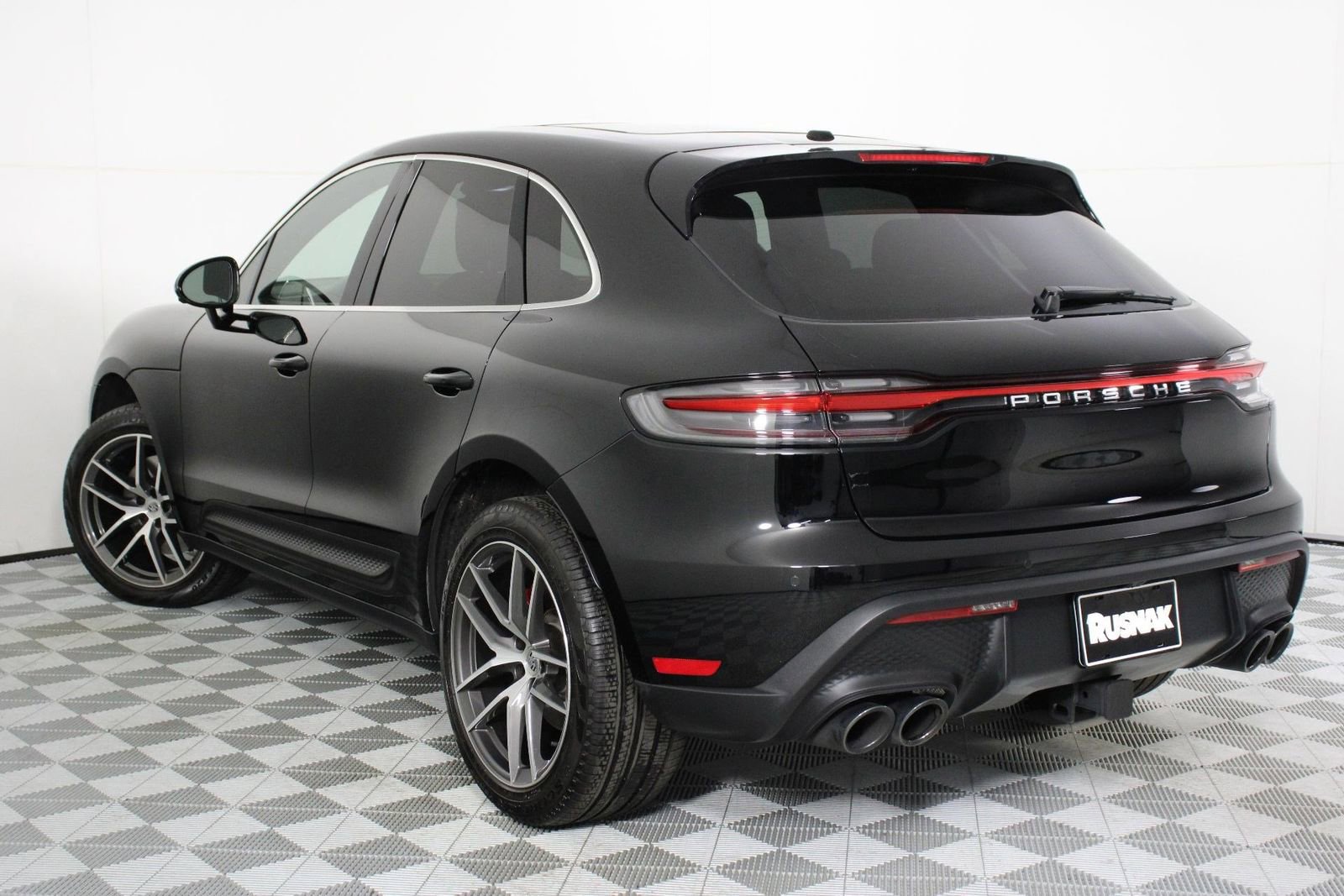 Certified 2025 Porsche Macan S image 3