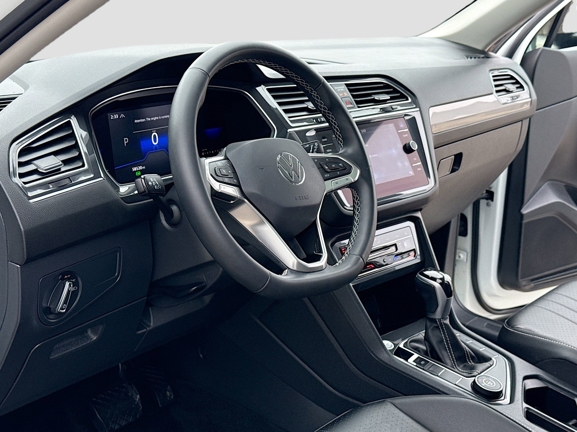 Used 2022 Volkswagen Tiguan SE w/ Panoramic Sunroof Package image 4