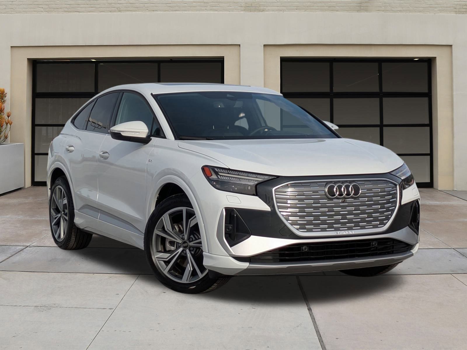 Used 2025 Audi Q4 e-tron Prestige image 33