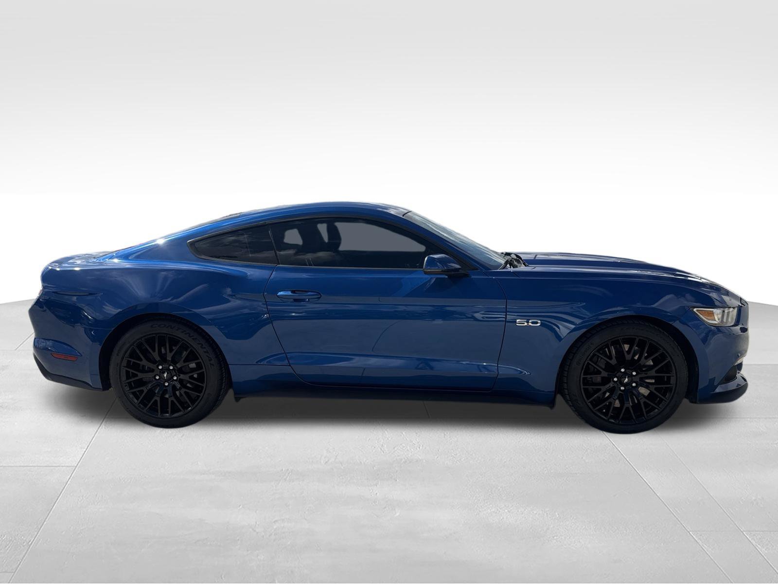 Used 2017 Ford Mustang GT Premium w/ GT Performance Package RWD image 4
