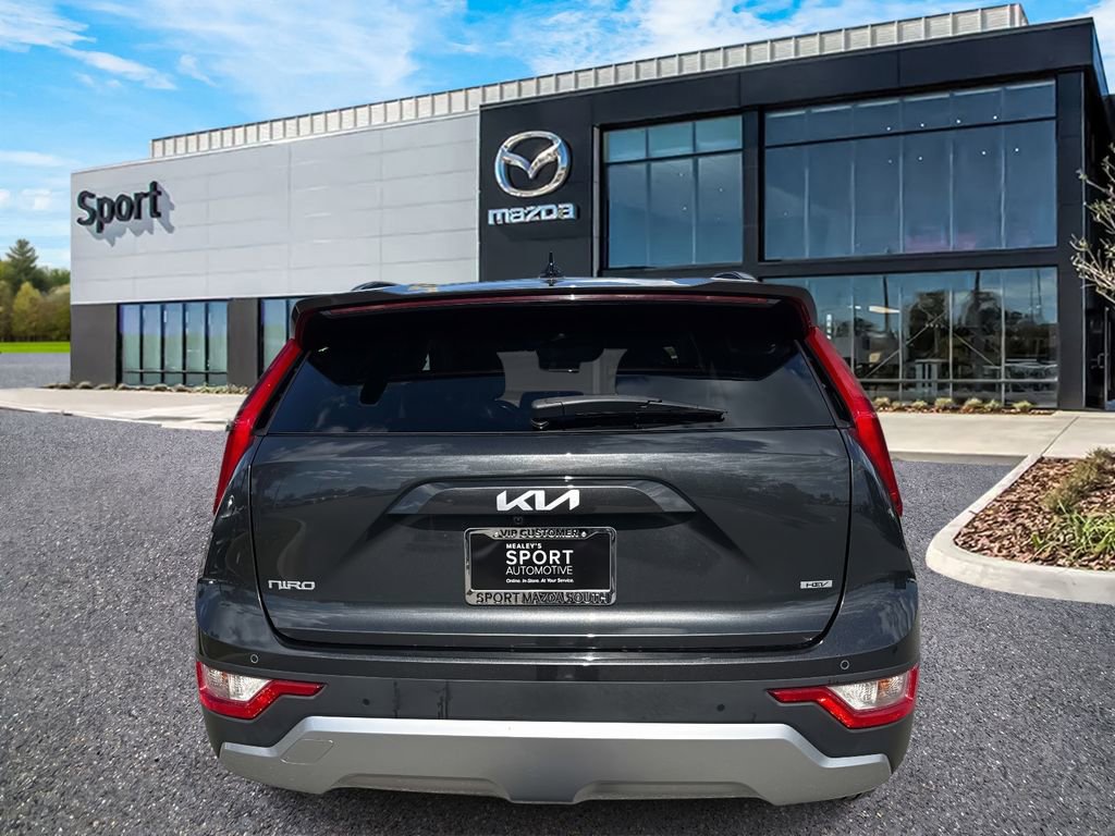 Used 2023 Kia Niro EX image 4