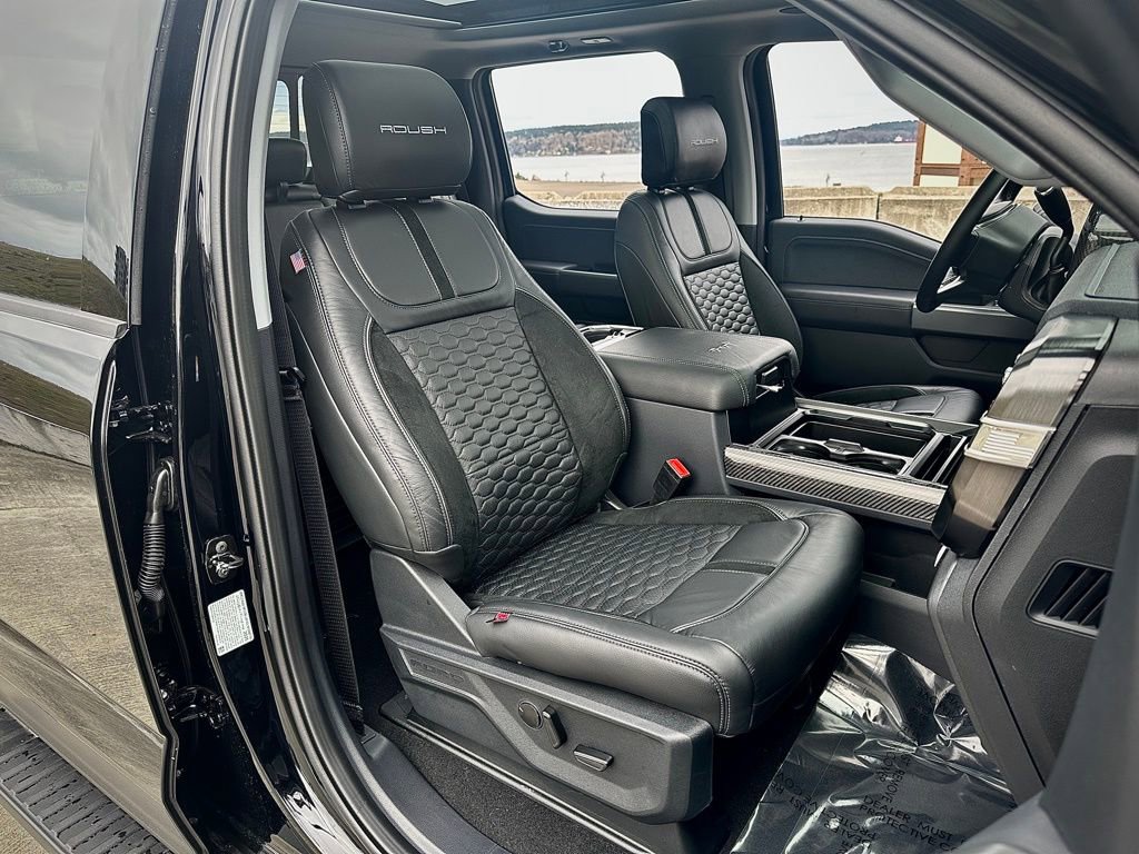 New 2026 Ford F250 Lariat w/ Black Appearance Package image 35