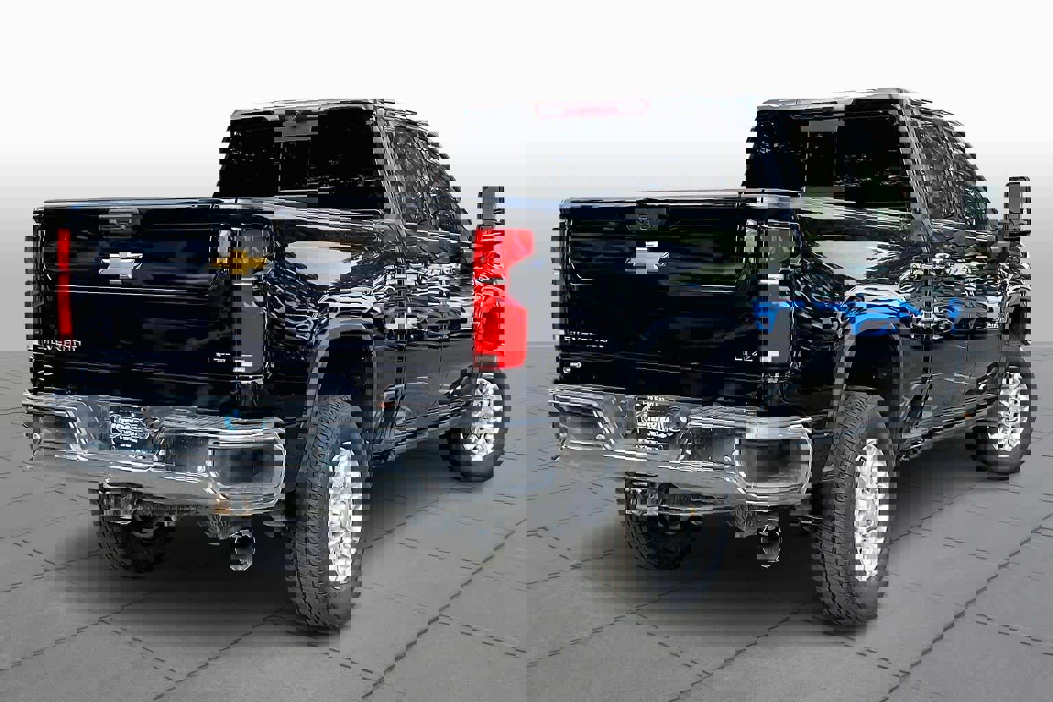 Used 2024 Chevrolet Silverado 3500 LTZ w/ LTZ Premium Package image 12