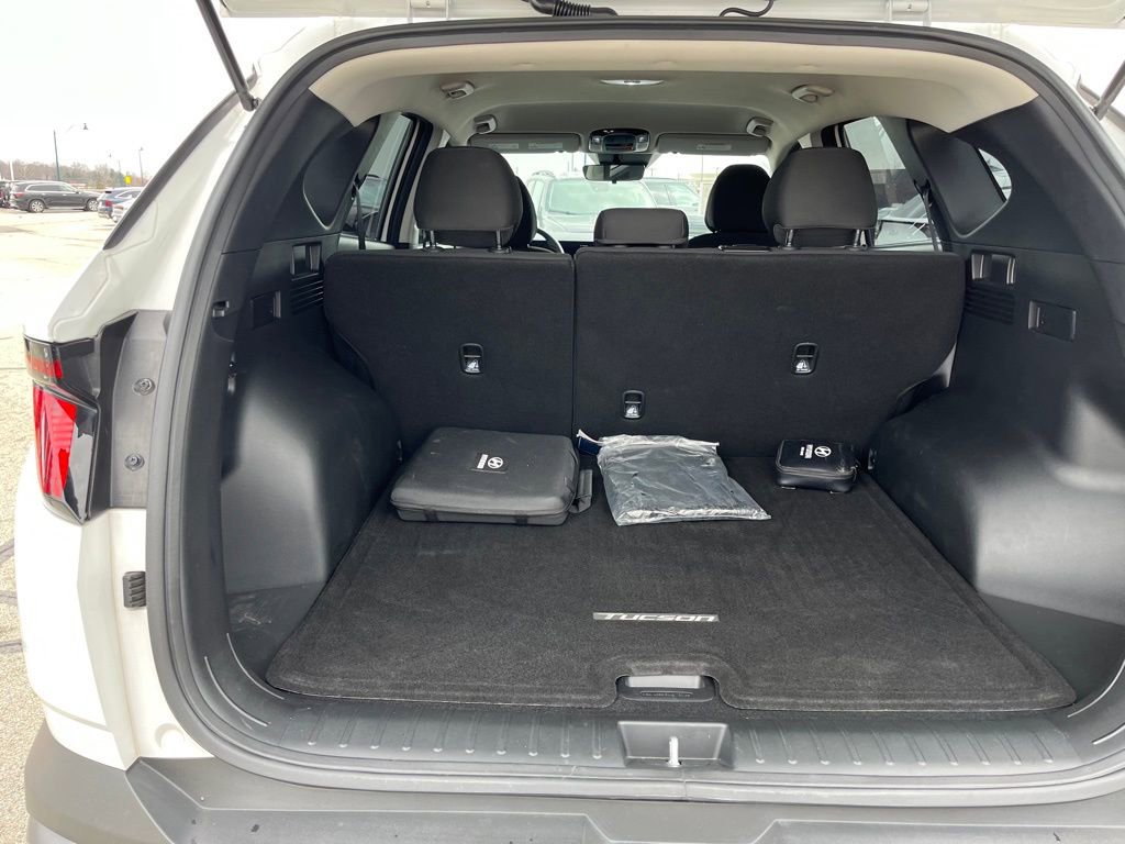 Used 2025 Hyundai Tucson SE image 27