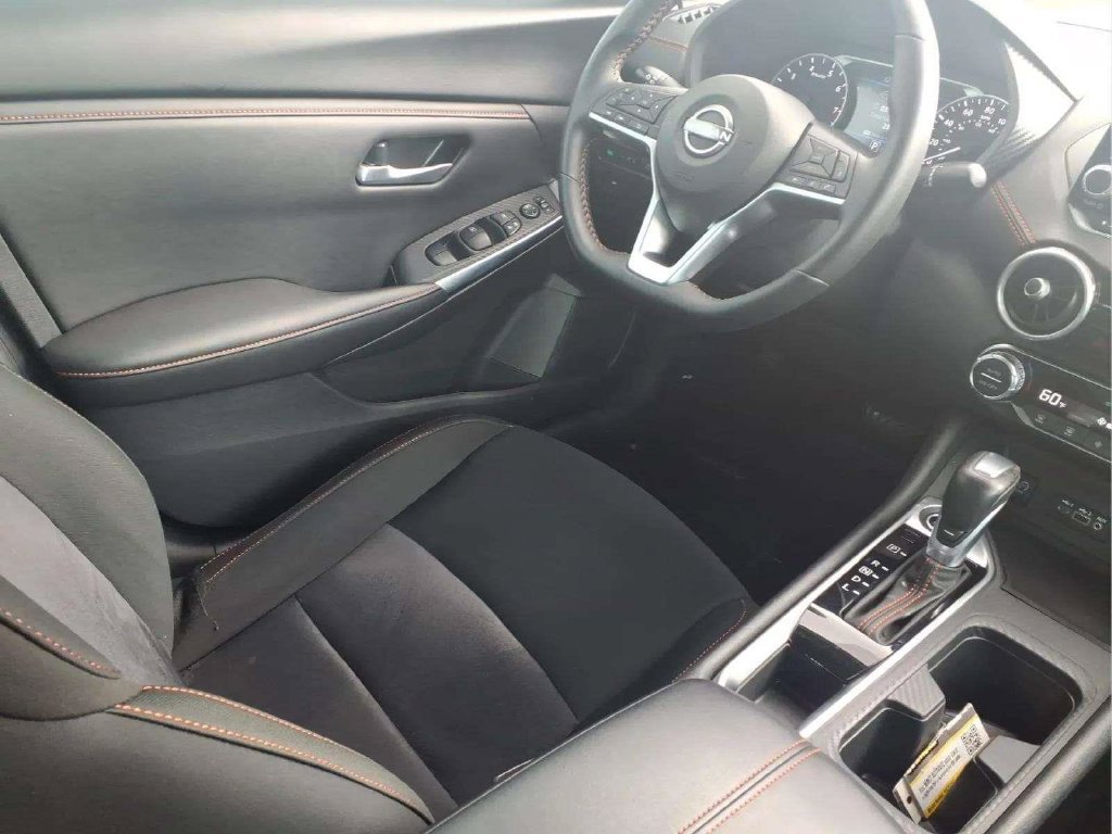 Certified 2025 Nissan Sentra SR FWD image 19