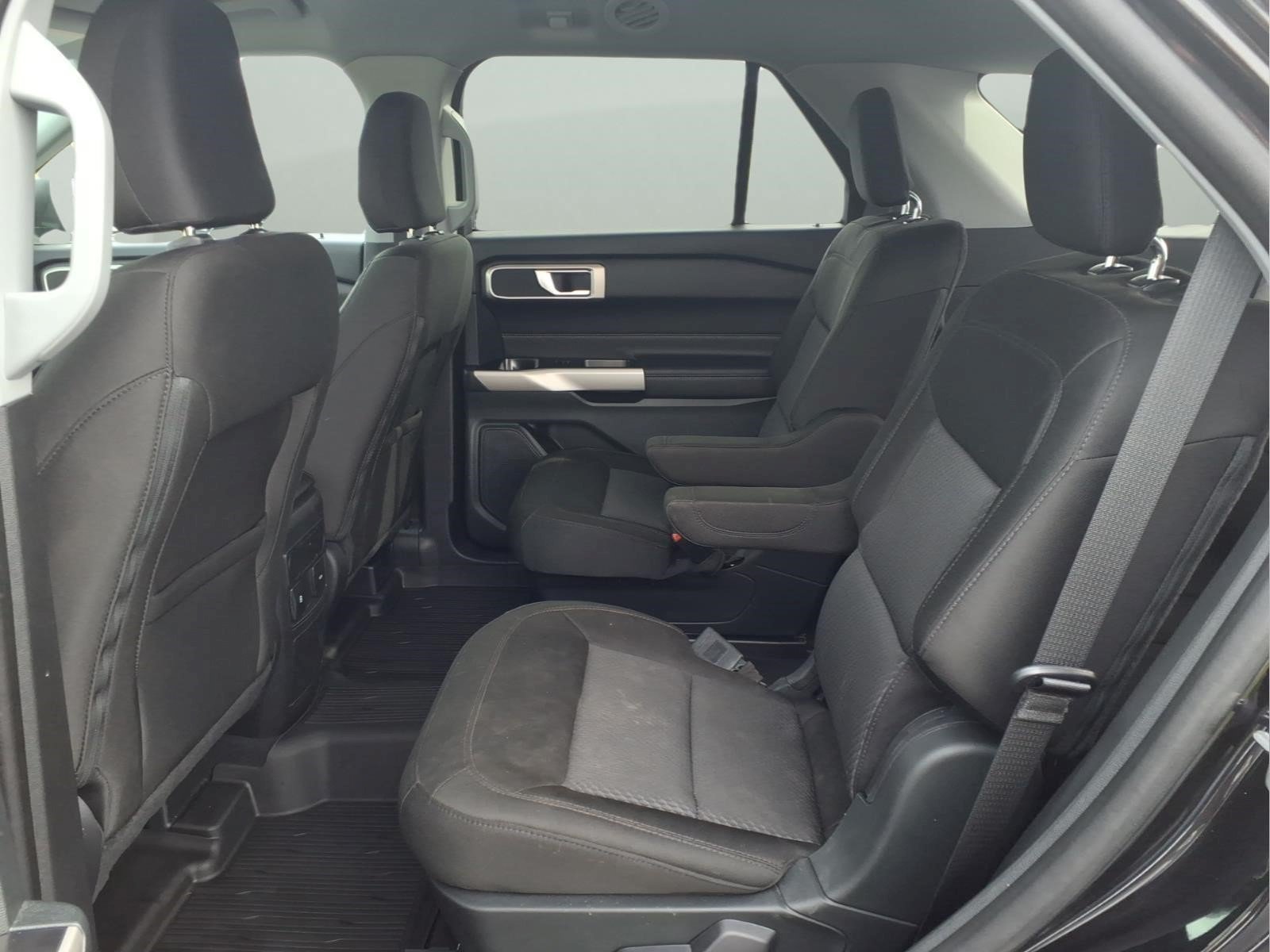 Used 2024 Ford Explorer XLT AWD/4WD image 25