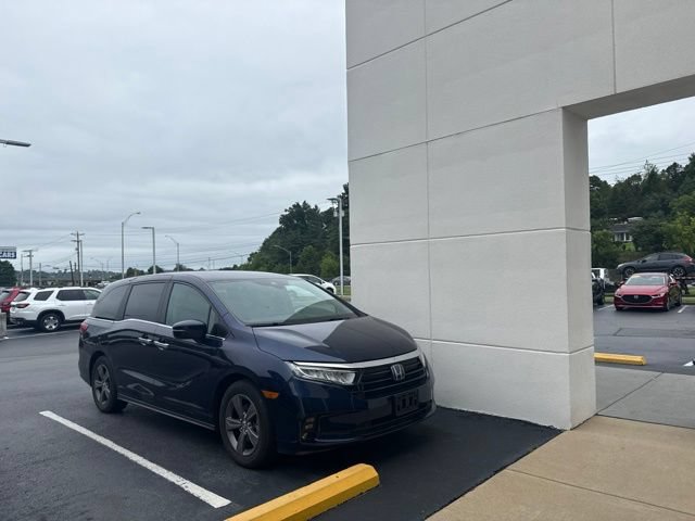 Used 2024 Honda Odyssey EX image 2