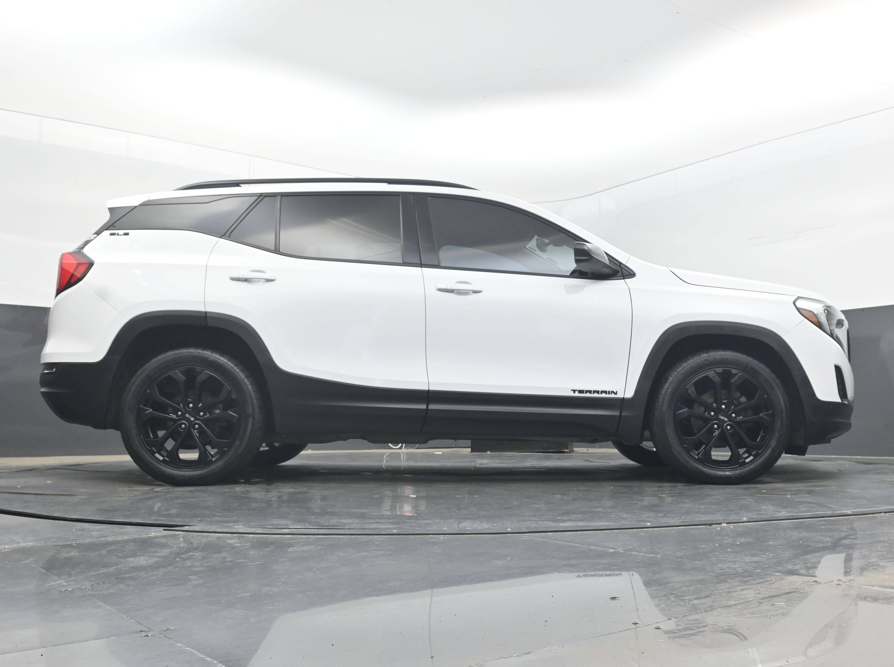 Used 2020 GMC Terrain SLE w/ Driver Convenience Package FWD image 28