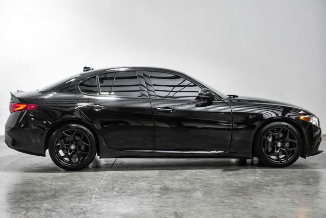 Used 2021 Alfa Romeo Giulia Sprint w/ Nero Edizione RWD image 11