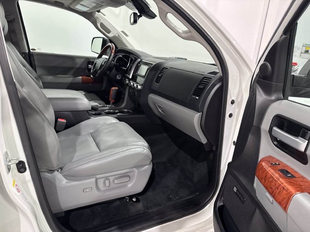 Used 2018 Toyota Sequoia Platinum AWD/4WD image 24
