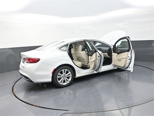 Used 2016 Chrysler 200 Limited image 41