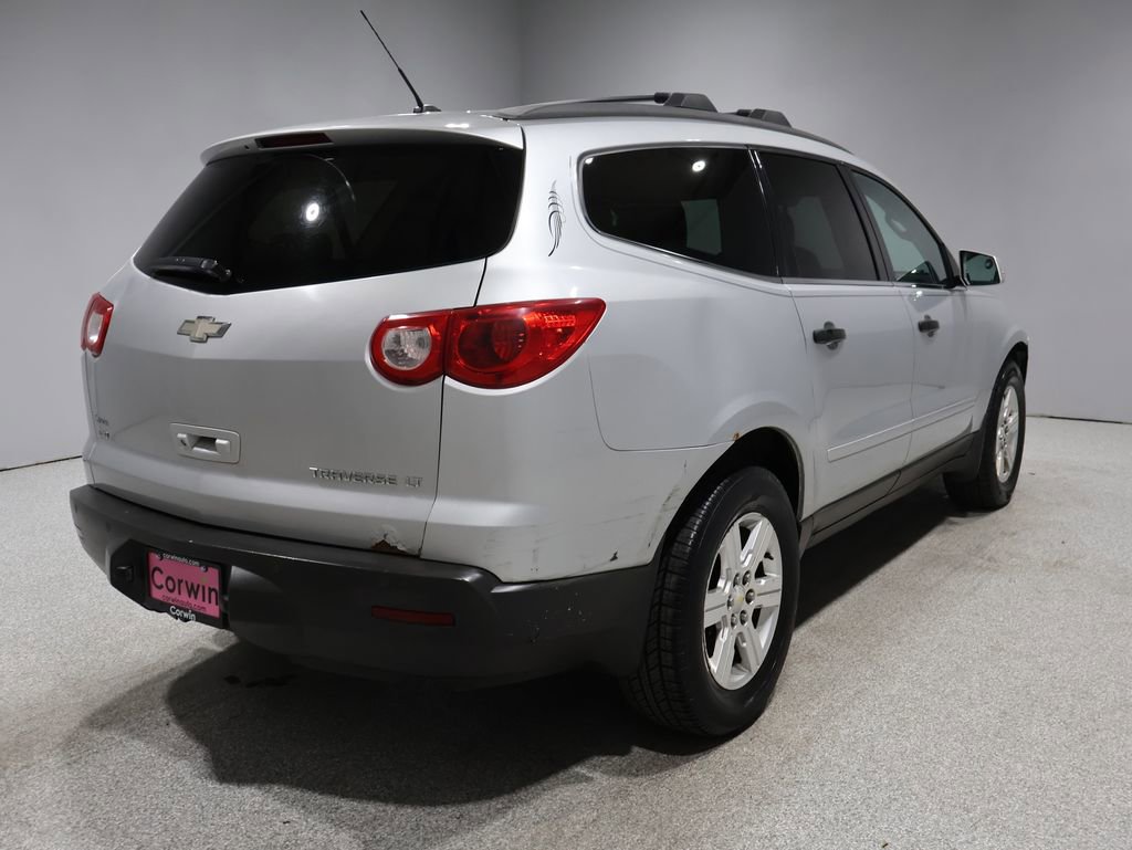 Used 2012 Chevrolet Traverse LT image 2