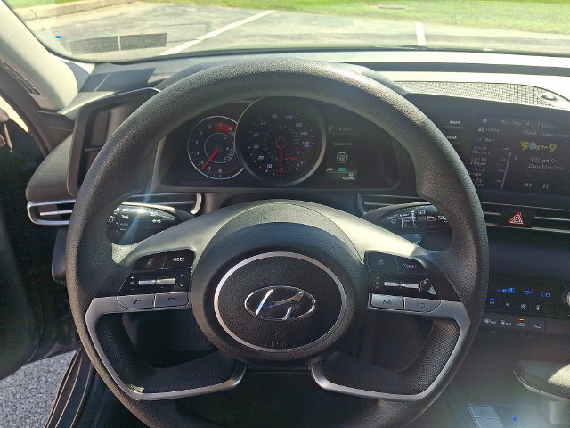 Used 2023 Hyundai Elantra SEL w/ Cargo Package FWD image 17