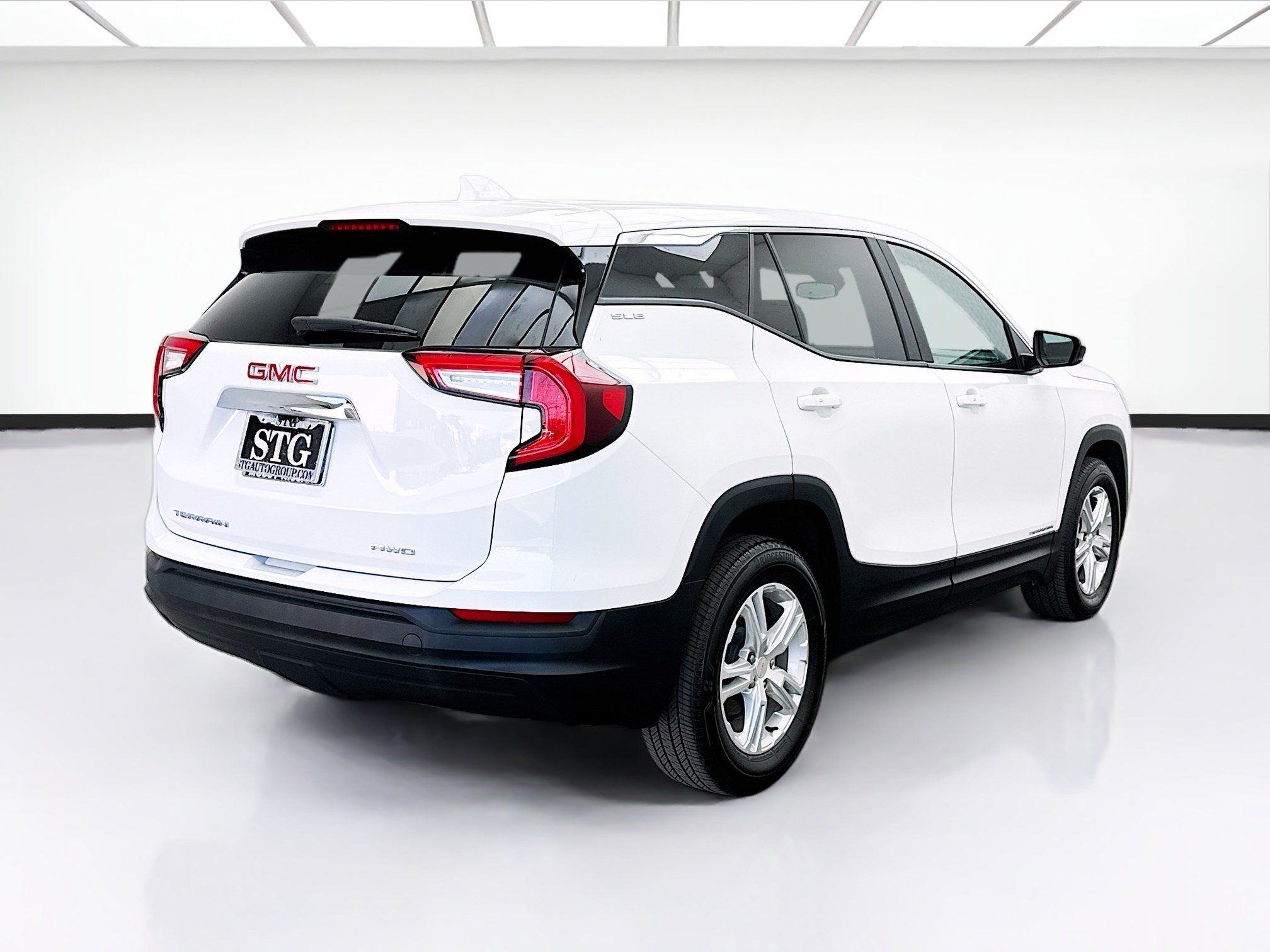 Used 2024 GMC Terrain SLE AWD/4WD image 4