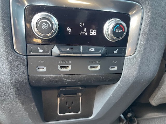 Used 2021 GMC Yukon XL Denali w/ Denali Premium Package image 20