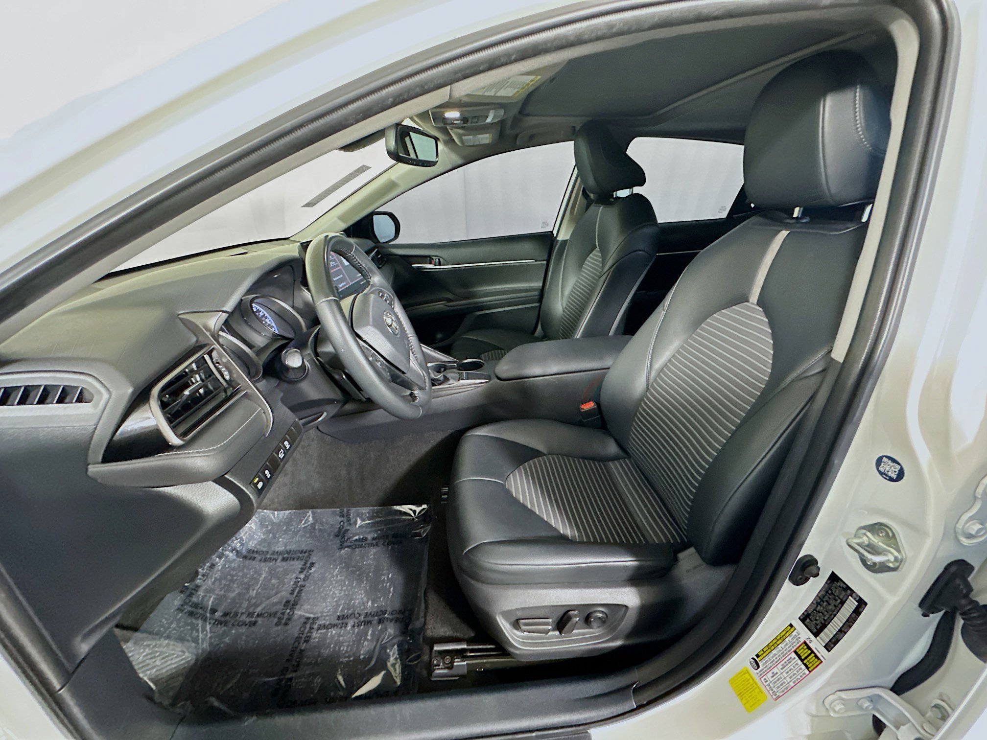 Used 2022 Toyota Camry SE w/ Audio Upgrade Package FWD image 12