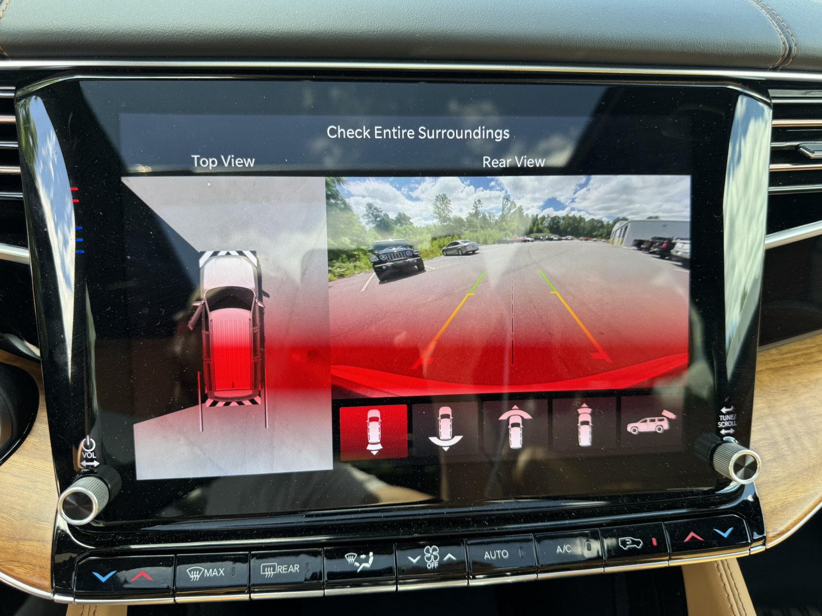 Used 2025 Jeep Grand Wagoneer L Series III w/ Rear Seat Video Group 1 AWD/4WD image 34