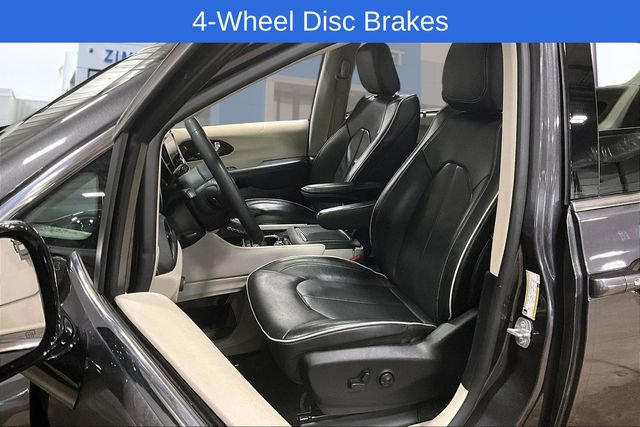 Used 2023 Chrysler Pacifica Limited image 21