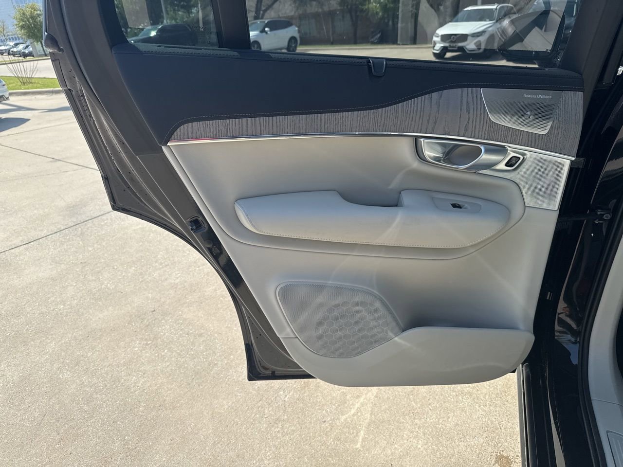 Used 2025 Volvo XC90 B6 Ultra w/ Lounge Package image 20